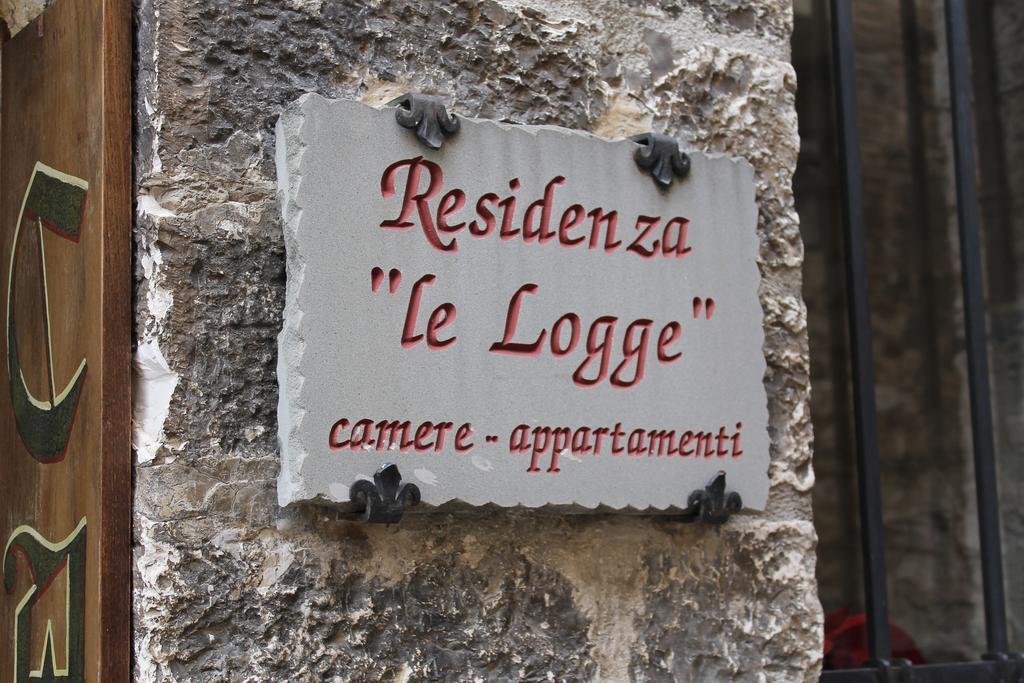 Residenza Le Logge Bed & Breakfast Gubbio Bagian luar foto