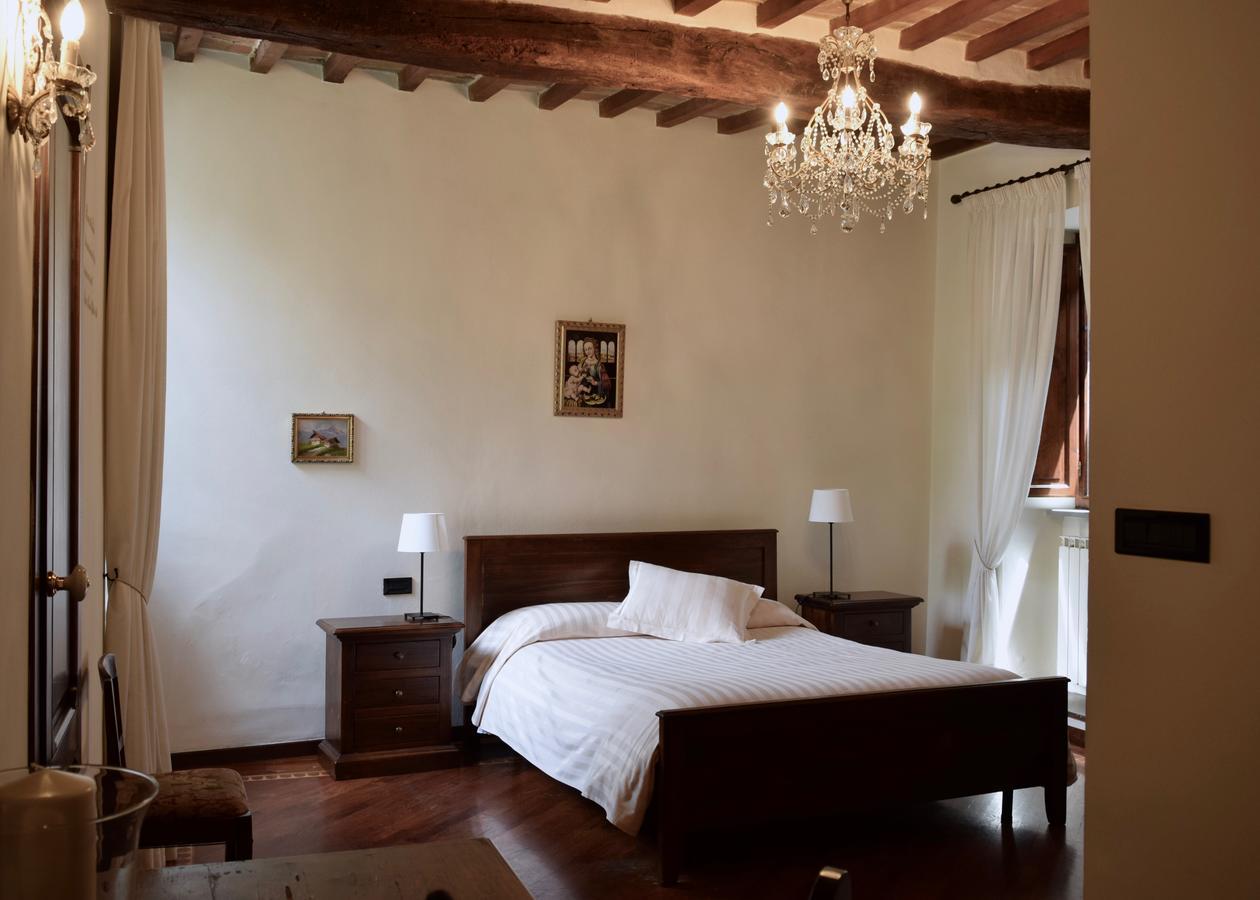 Residenza Le Logge Bed & Breakfast Gubbio Bagian luar foto