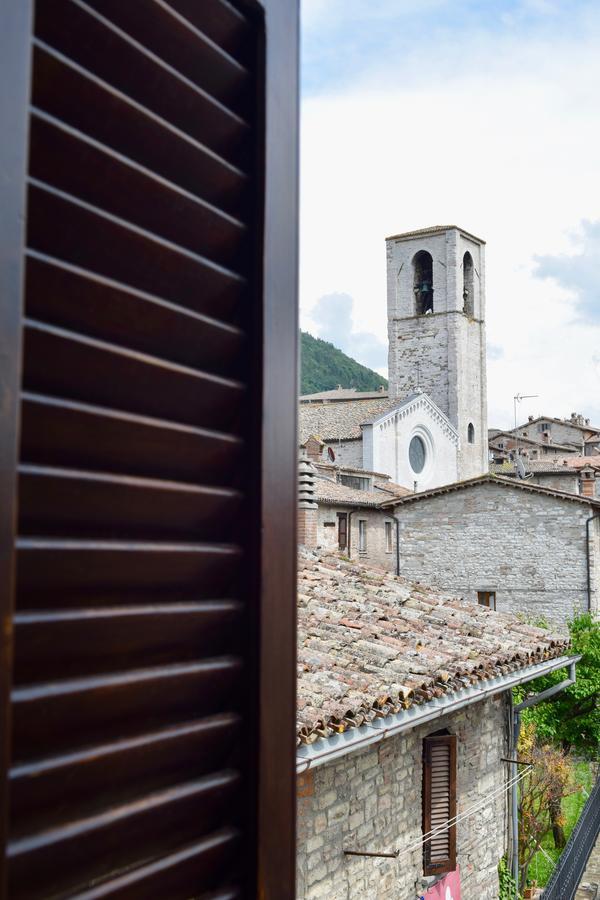 Residenza Le Logge Bed & Breakfast Gubbio Bagian luar foto