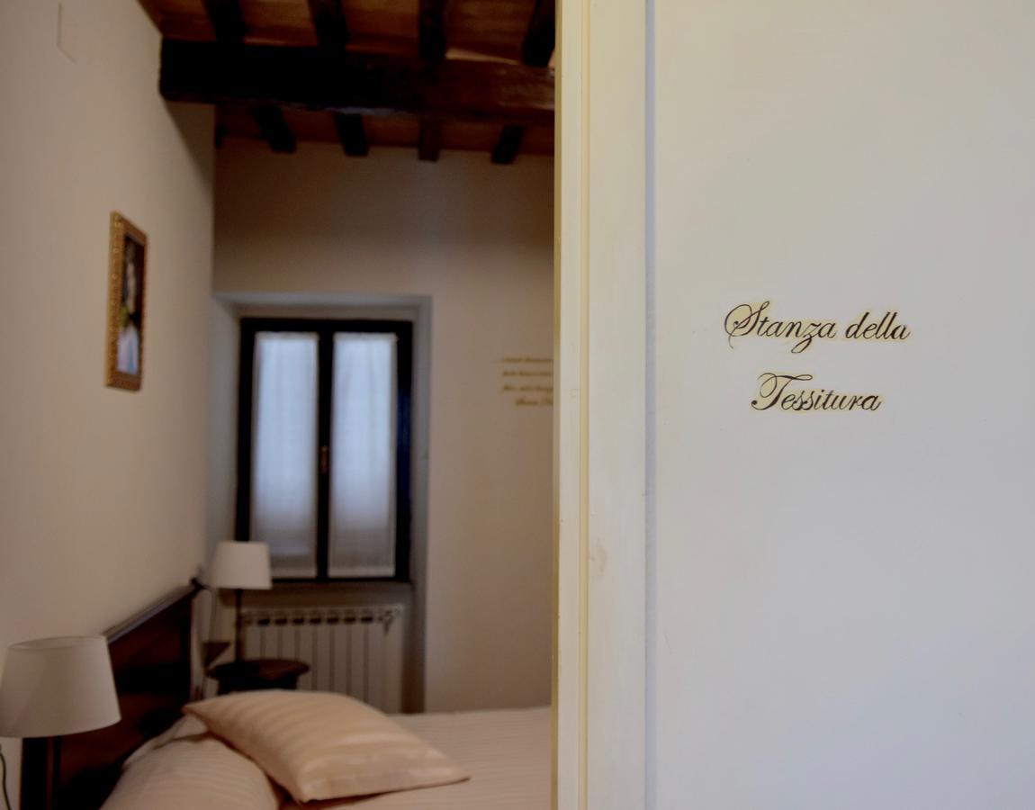 Residenza Le Logge Bed & Breakfast Gubbio Bagian luar foto