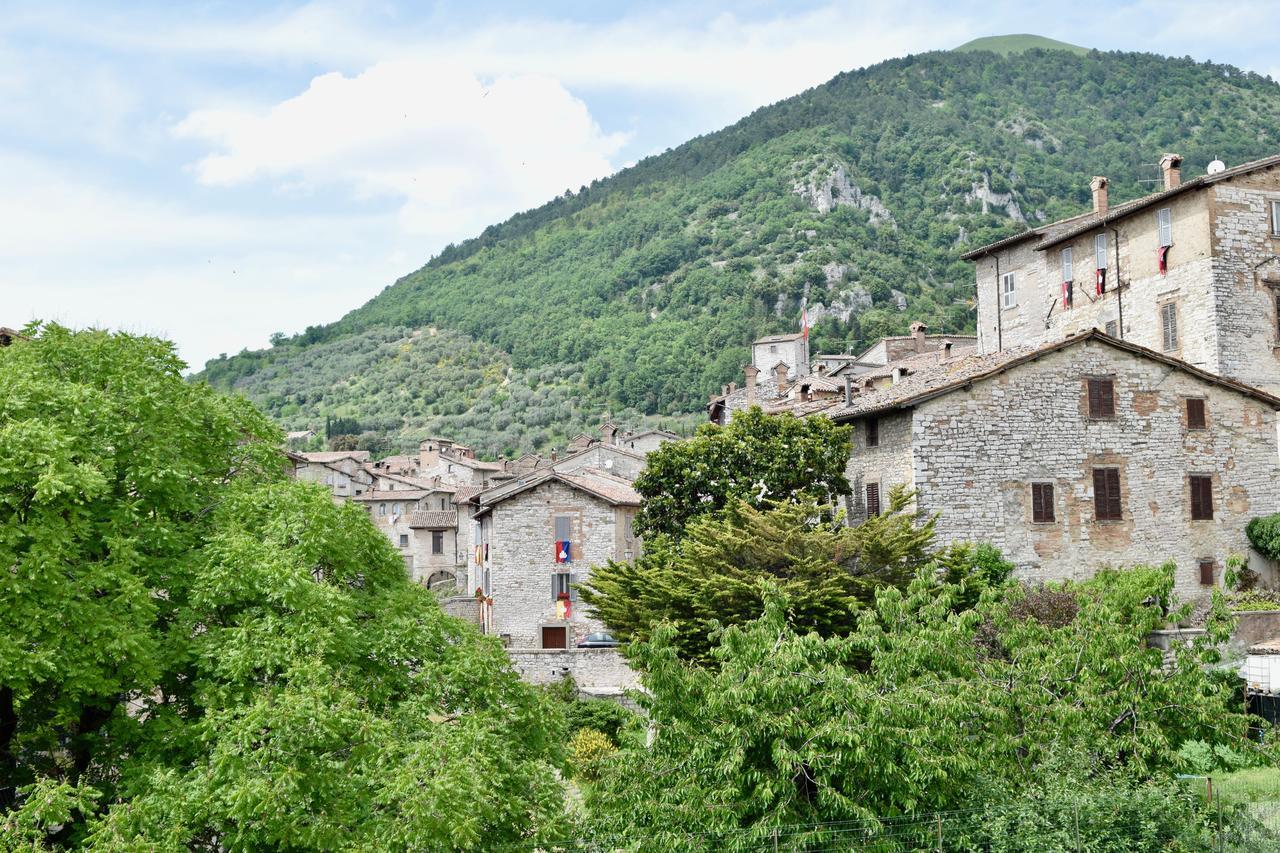 Residenza Le Logge Bed & Breakfast Gubbio Bagian luar foto