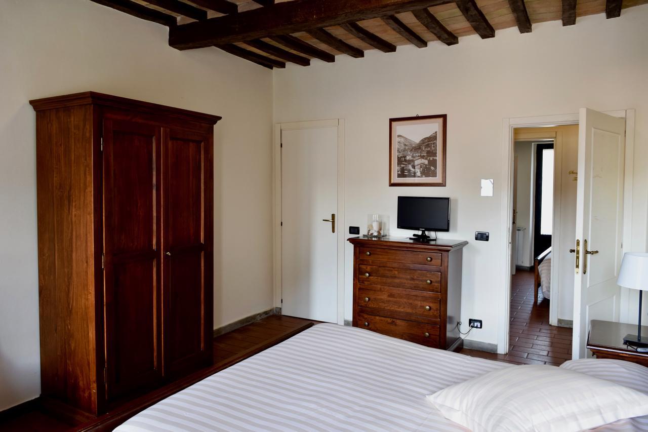 Residenza Le Logge Bed & Breakfast Gubbio Bagian luar foto