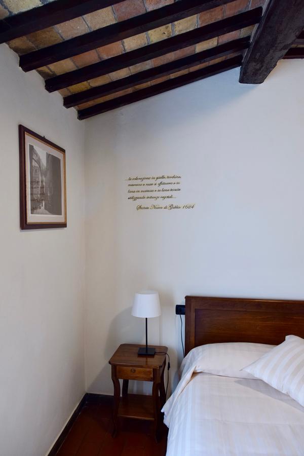 Residenza Le Logge Bed & Breakfast Gubbio Bagian luar foto