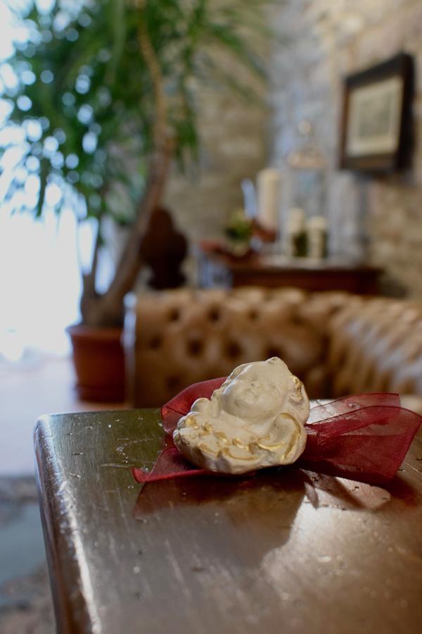Residenza Le Logge Bed & Breakfast Gubbio Bagian luar foto